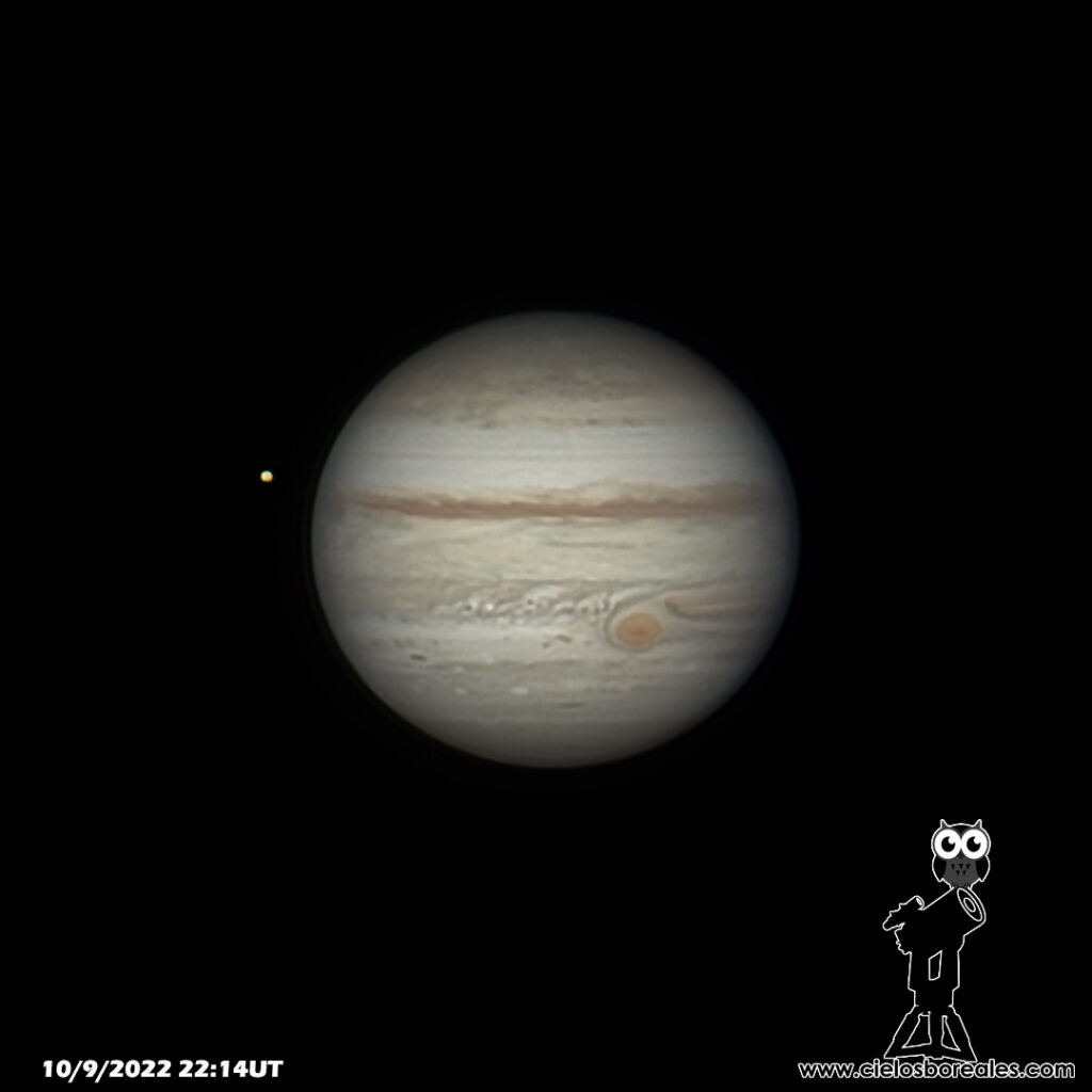 Júpiter con la Gran Mancha Roja y su luna Ío.