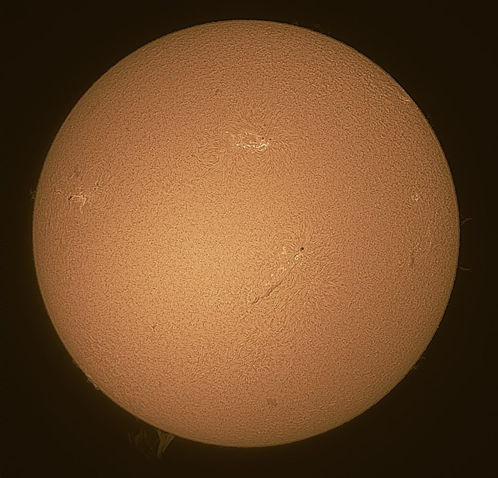 2022 02 06 1210 3 U IR Moon ZWO ASI178MM mean 100r 1734reg