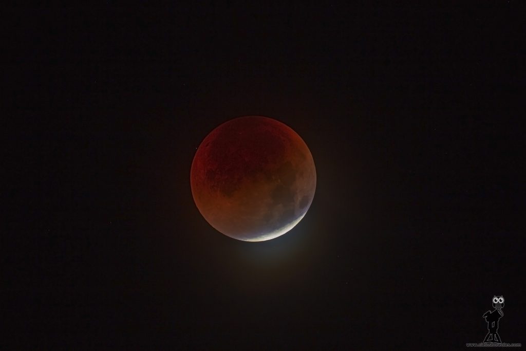 eclipse de luna más oscuro, fin de parcialidad.
