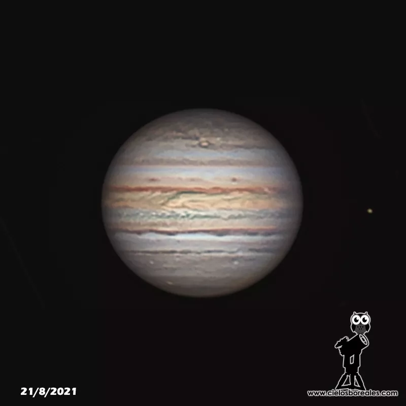 Planeta Júpiter con telescopio durante su oposición. Las oposiciones de planetas son los momentos más adecuados para su observación.