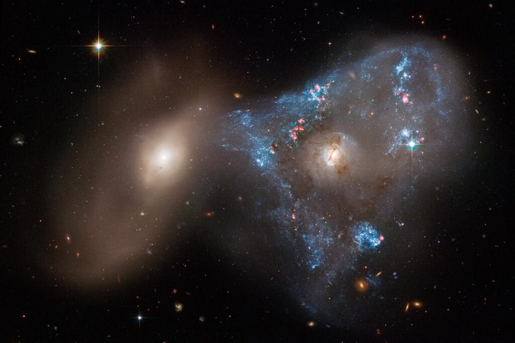 Arp 143 es uno de los objetos del catálogo de galaxias peculiares de ARP