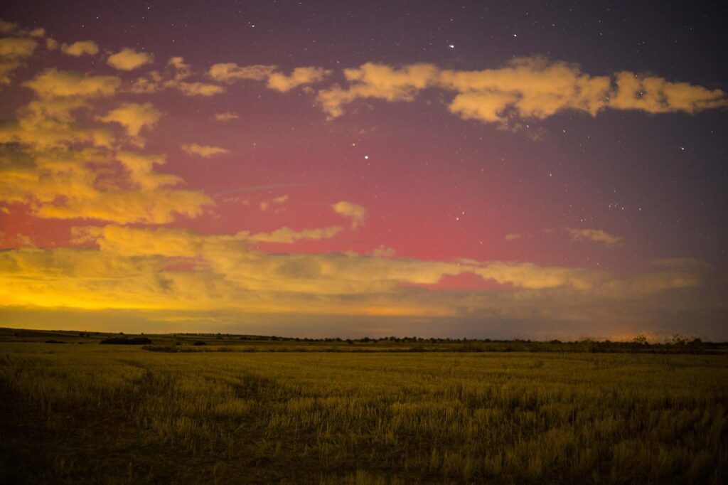 Una gran tormenta solar llena una vez más los cielos de Europa con brillantes auroras Aurora boreal el 10 de octubre de 2024 desde Madrid