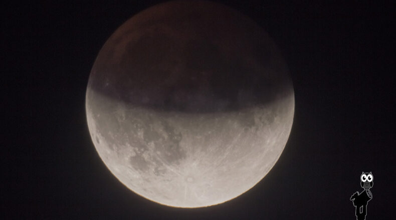 Fase de parcialidad de un eclipse lunar en 2019.