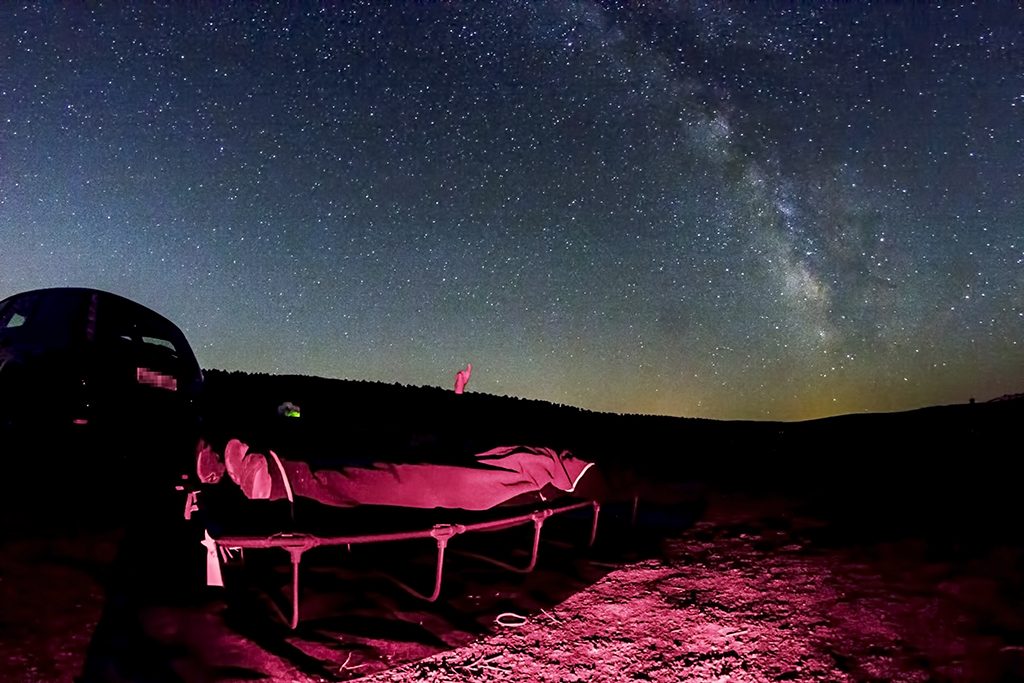 Unas camas de camping y un cielo estrellado. Lo único que necesitas para ver las Perseidas.